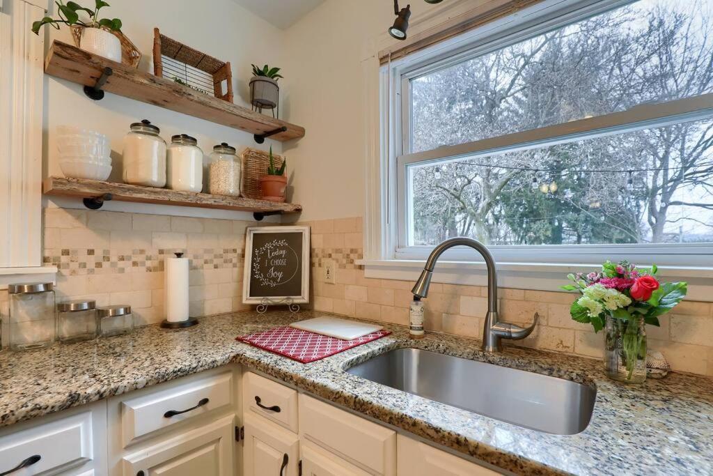 Rare City Home W/ Backyard Fire-Pit & Hottub Lancaster Exterior foto