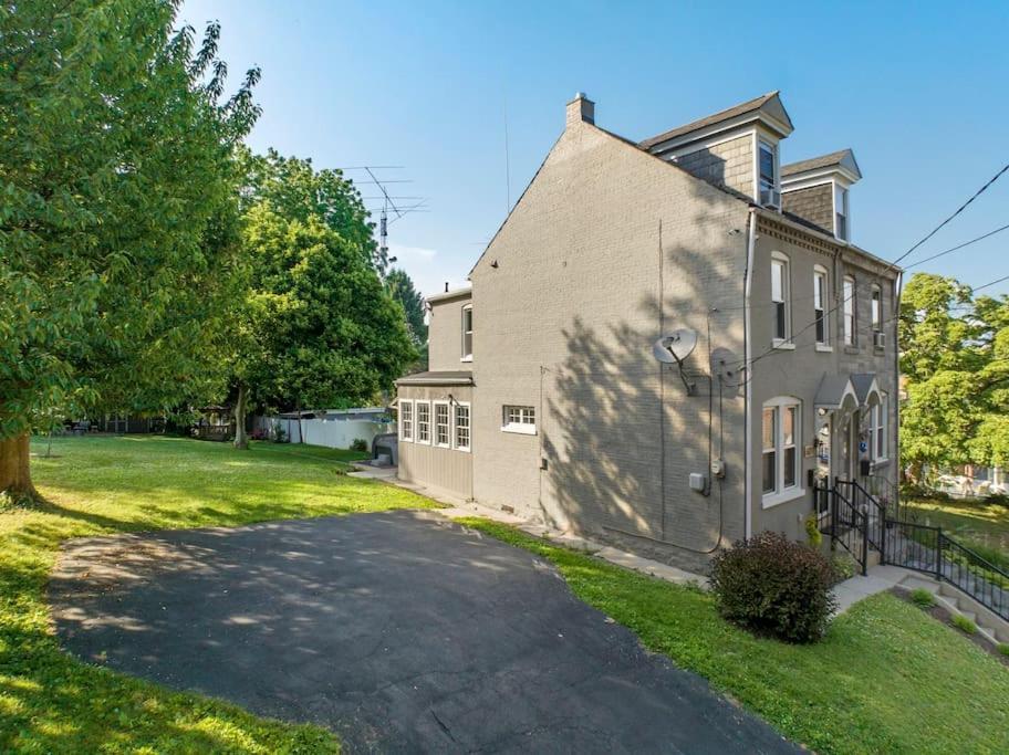 Rare City Home W/ Backyard Fire-Pit & Hottub Lancaster Exterior foto