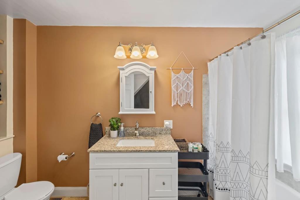 Rare City Home W/ Backyard Fire-Pit & Hottub Lancaster Exterior foto